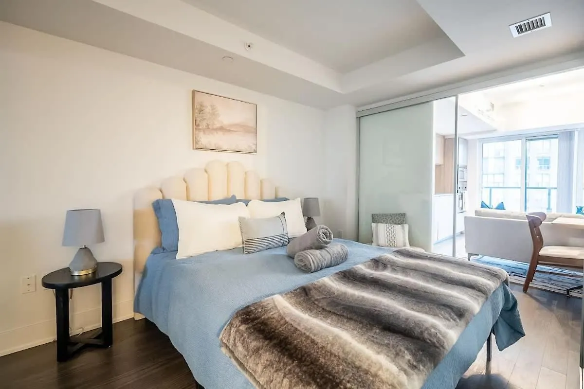 Stylish Condo In The Heart Of Downtown 多伦多