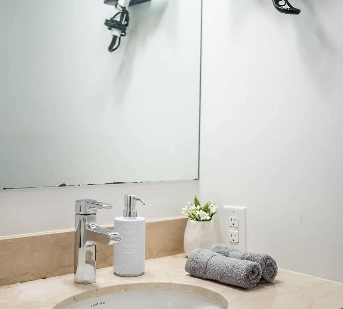 Stylish Condo In The Heart Of Downtown 多伦多