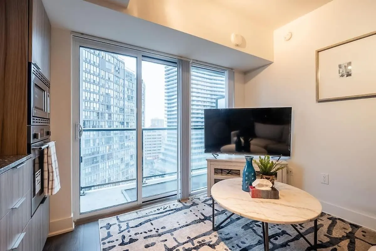 Stylish Condo In The Heart Of Downtown Toronto Kanada